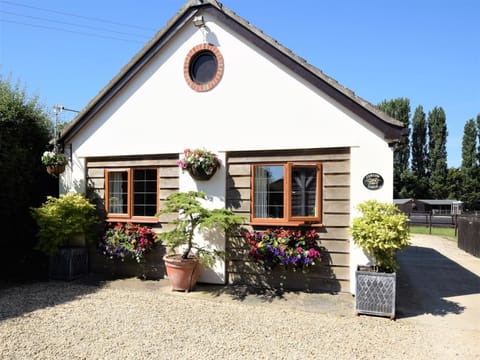 View towards the single-storey property 