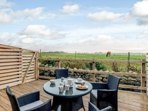 A beach side bolthole backing onto the sand dunes at Newton-by-the-Sea