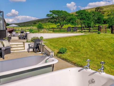 Outdoor twin cast iron bathtubs for your relaxation