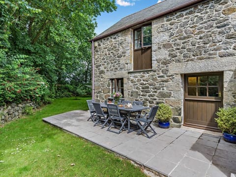 This lovely large converted barn is a comfortable and spacious rural retreat