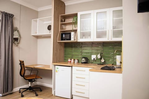 House, 1 Bedroom, Accessible | Private kitchen