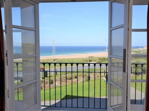 Just moments  walk to Fistral Beach with it's bars and restaurants