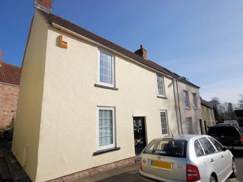 Pretty cottage located right in the heart of Wells