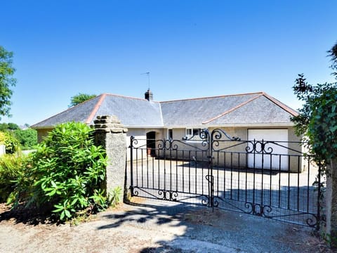 A quiet rural holiday retreat  with great space for four legged friends to safely enjoy
