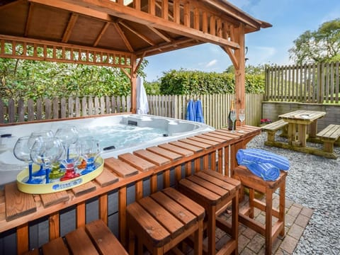 A great countryside retreat with a fabulous new undercover 5 seater hot tub