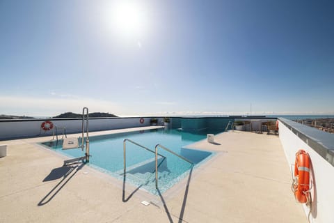 Roof top pool