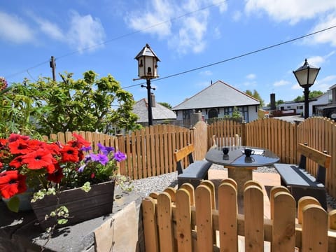 Garden area with seating