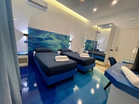 Deluxe Twin Room | In-room safe, blackout drapes, WiFi (free)