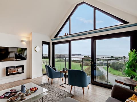 This penthouse pad has a gorgeous view of the ever-changing ocean