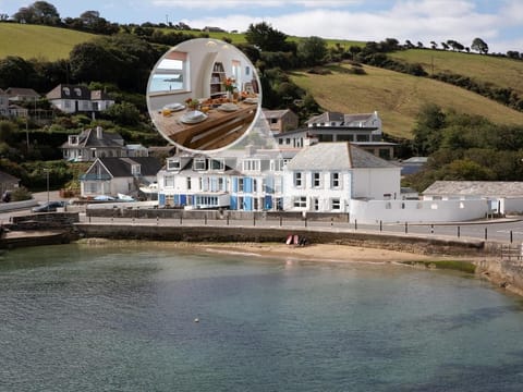 Exceptional property next to the beach, with wonderful views