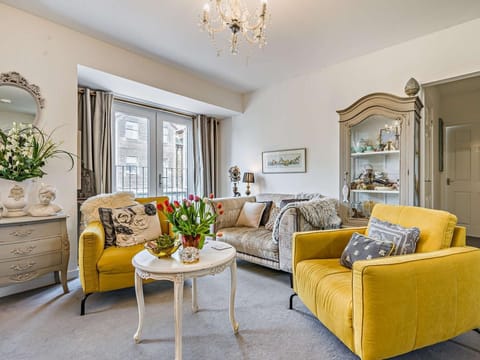 High quality furnishings throughout