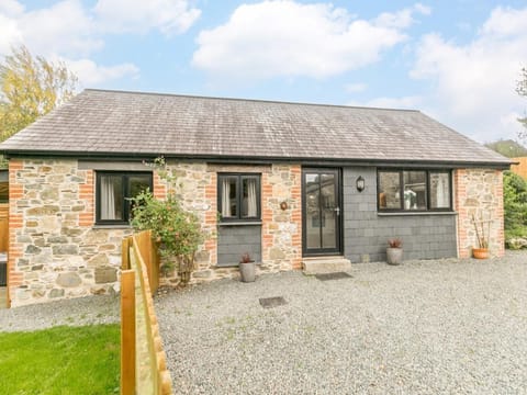 Delightful barn conversion in the countryside with covered hot tub