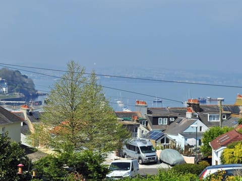 Harbour and town centre a few minutes away