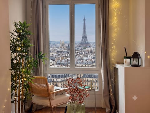 Deluxe Apartment, City View | Interior