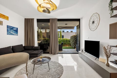 Standard Townhome, 2 Bedrooms, 2 Bathrooms (Pure Bliss Villa With Jacuzzi) | Living area