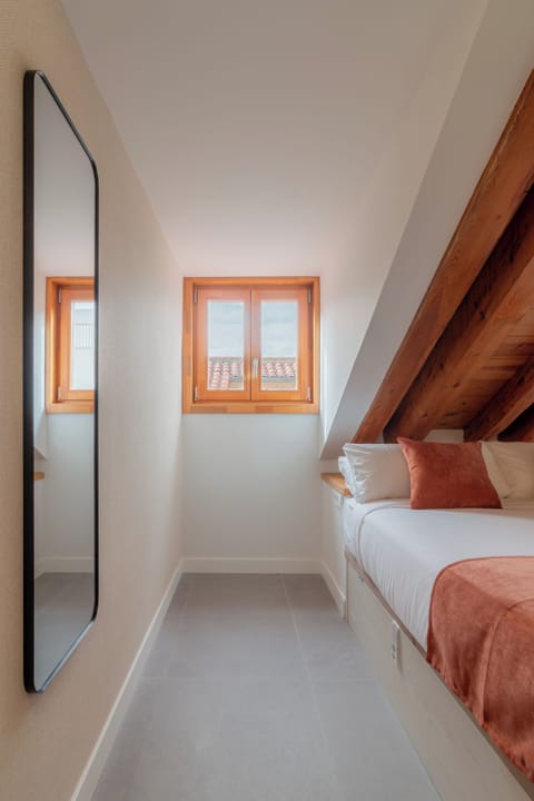 Penthouse, 3 Bedrooms | Blackout drapes, soundproofing, iron/ironing board, WiFi (free)