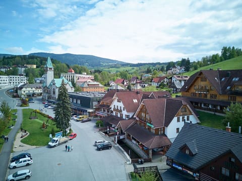 Building, House, Residential Area, Town, Architecture, Home, Roof, Cloud, Human Settlement, Suburb