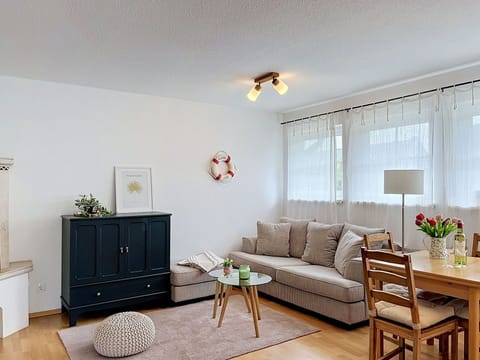 Furniture, Interior Design, Couch, Wall, Flooring, Floor, Wood, Ceiling, Room, Living Room