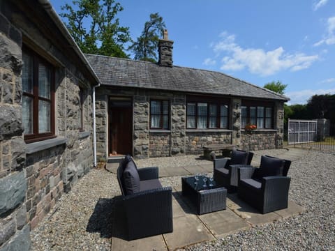 Enjoy al fresco dining in the enclosed courtyard