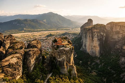 The breathtaking monasteries and dramatic landscape of Meteora.