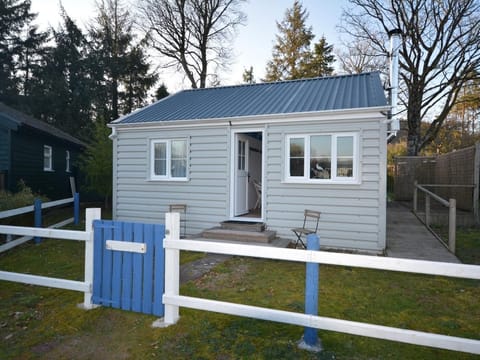 A sweet detached property right on the beach at Llansteffan