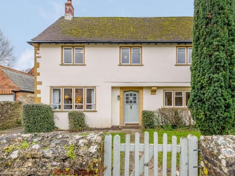 Charming cottage set in the heart of a picturesque village