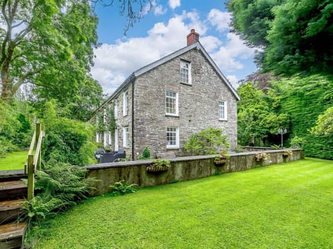 Beautiful grounds to explore, just on your doorstep