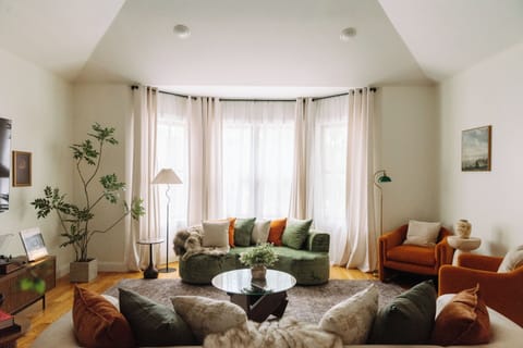 Vaulted High Ceilings, Bright Space