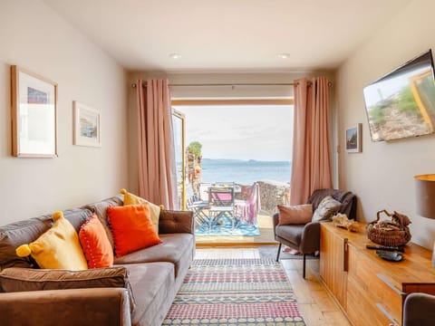Fabulous waterside property in the heart of Cawsand