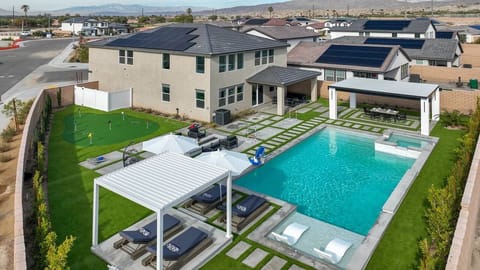 Backyard: pool, spa, mini golf, fire pit, lounge & outdoor dining.