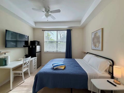 Cozy studio with queen bed and 50 inch TV