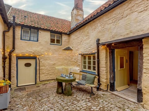 Spacious medieval hall house 