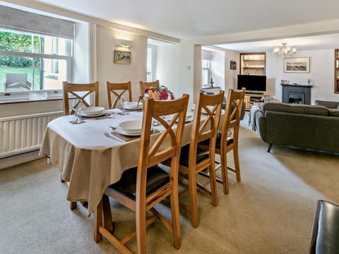 Well laid out open plan living/dining room