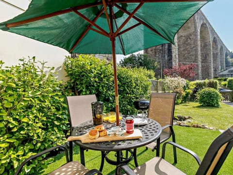 A spacious family home in a quiet setting with lovely outside space and a good local pub