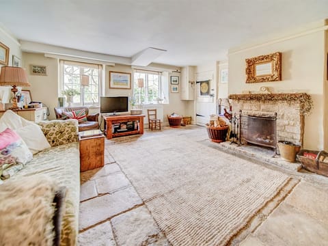 Lounge area offering comfortabel furniture and an open fire 