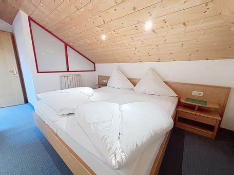 House, Home, Balcony, Hotel, Bedroom, Bed Frame, Bed, Bedding