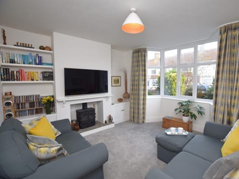 Modern, spacious lounge