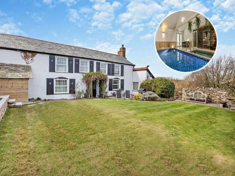 Gorgeous farmhouse with private swimming pool 