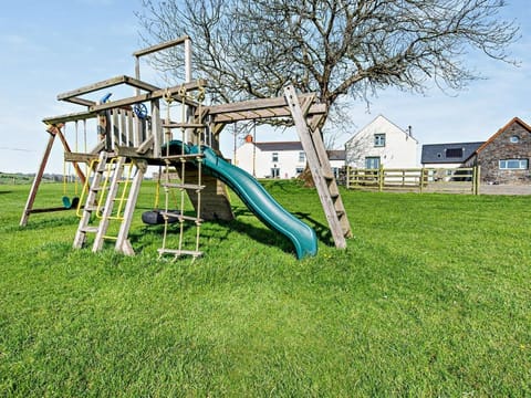 Shared lawn and play area 