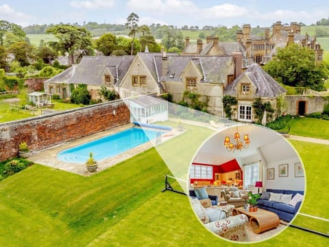 Take a dip in the shared pool or play tennis on the shared lawn court 