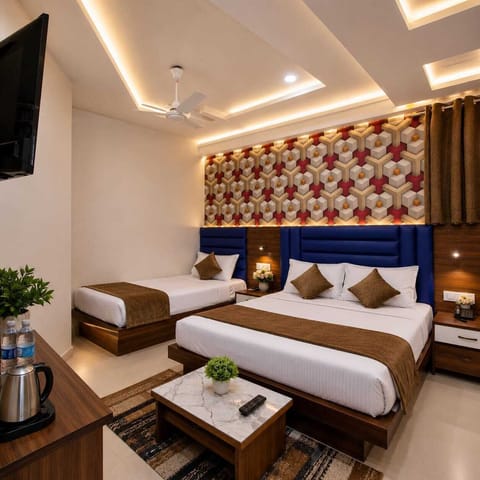 Family Room | Egyptian cotton sheets, premium bedding, memory foam beds, desk