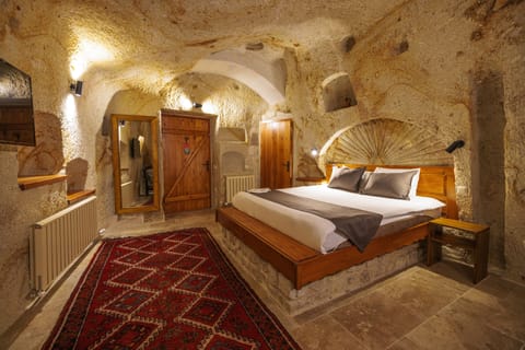 Deluxe Cave Room | Premium bedding, individually decorated, individually furnished, desk