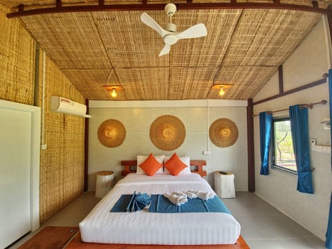 Deluxe Double Room, Balcony, Marina View