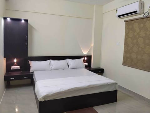 Apartment, Kitchen | Desk, laptop workspace, iron/ironing board, WiFi (free)