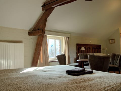House | 5 bedrooms, bed sheets