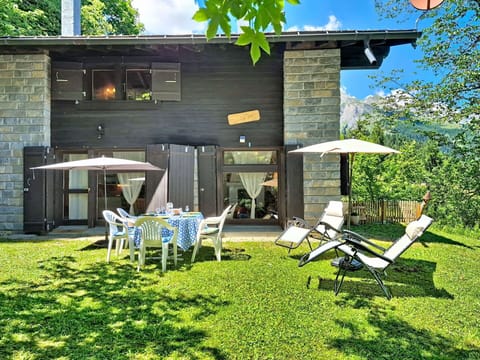 Home, House, Cottage, Garden, Groundcover, Door, Yard, Backyard, Siding, Lawn