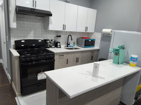 Coffee/tea maker, electric kettle