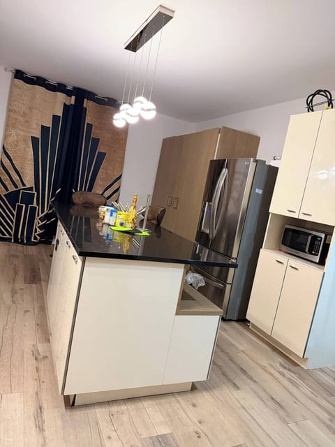 House, 3 Bedrooms, Balcony | Private kitchen