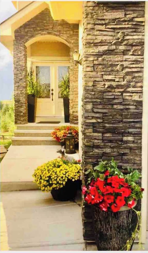House, 2 Bedrooms, Balcony | Exterior detail