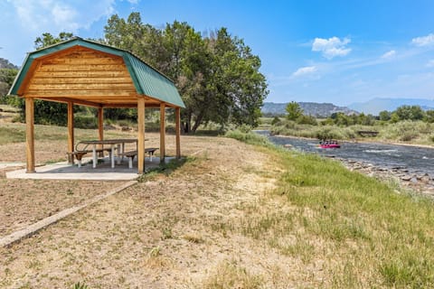 Primo River Frontage
•Picnic Table